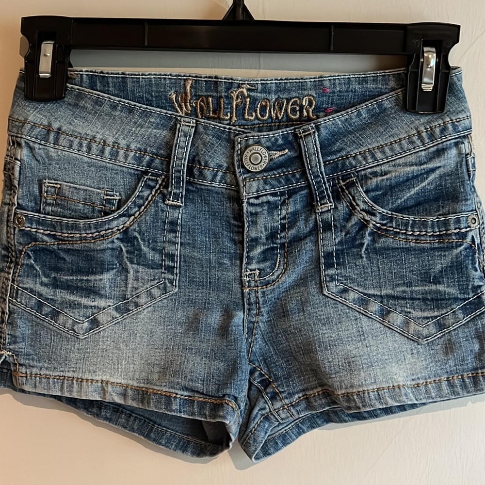 Denim shorts - Picture 2 of 8